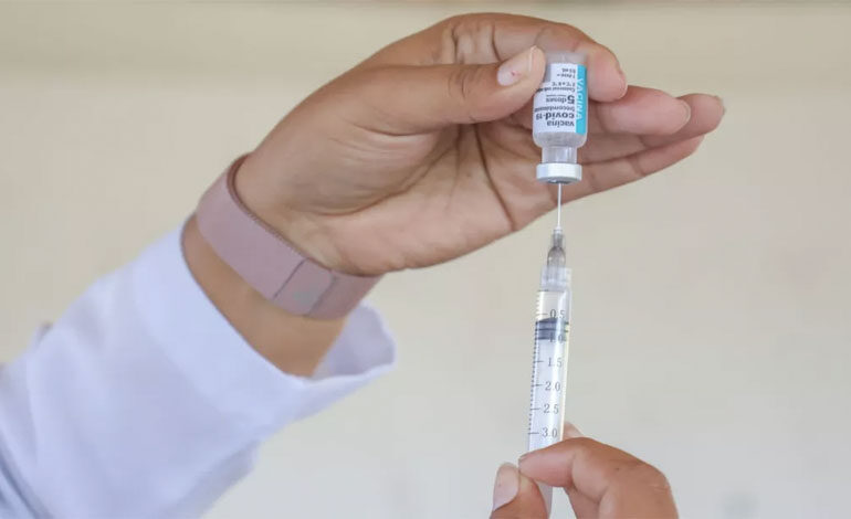  Maioria dos brasileiros está em falta com a dose de reforço da vacina contra Covid